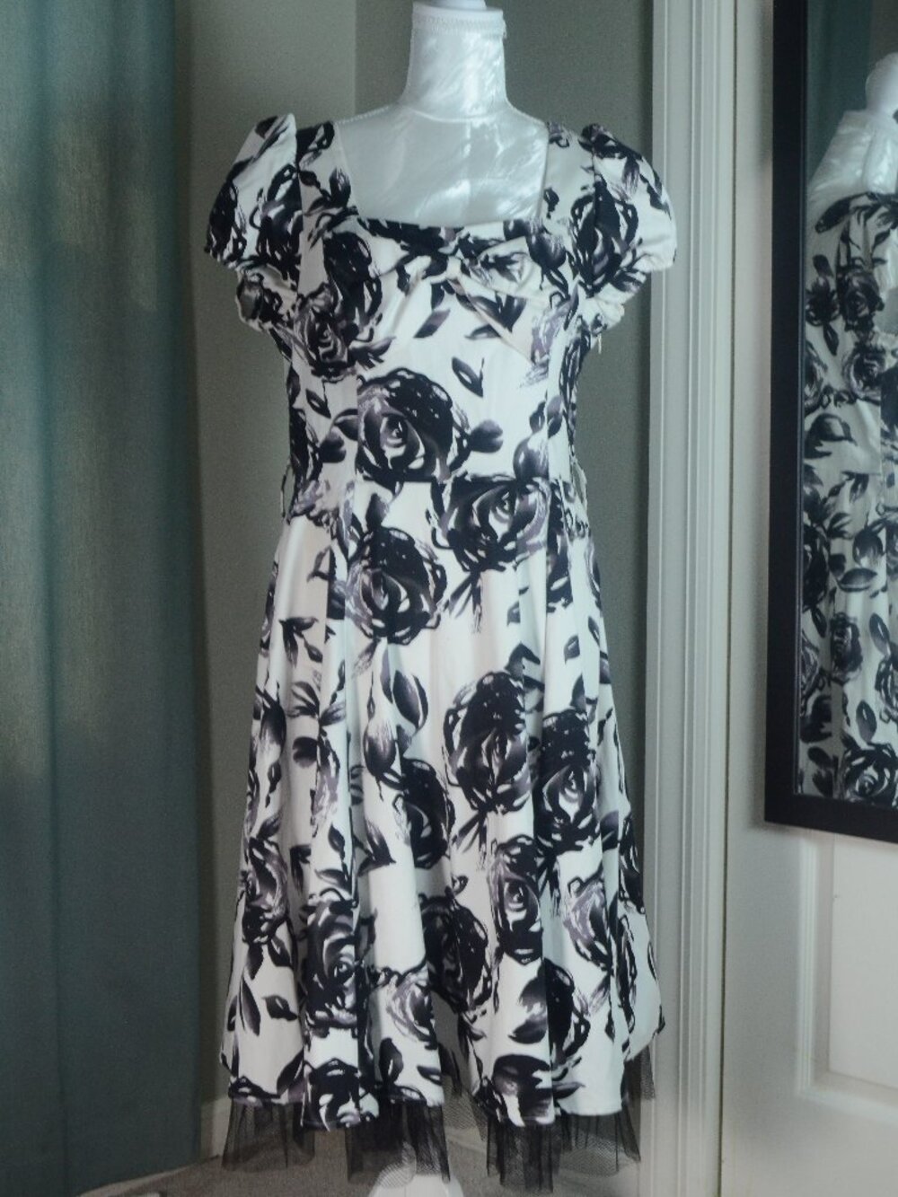 H&R Black White Floral Midi Dress Puff Sleeve Cottagecore Fit & Flare Size 18